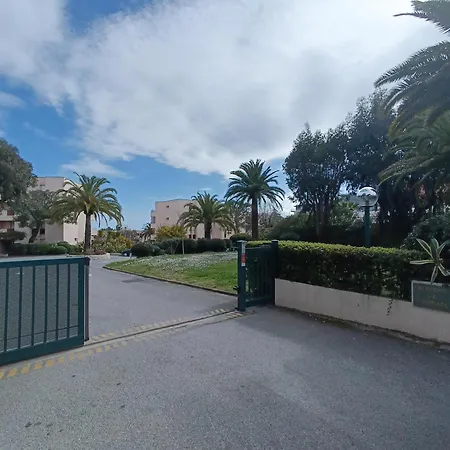 La Louisiane #piscine #parking #700m Plages アンティーブ